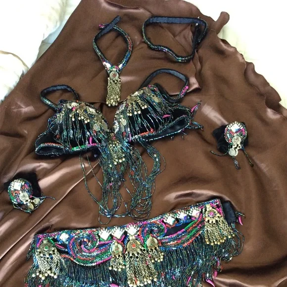 Tribaret Bella - 6 piece professional bellydance costume - Multi on Black Velvet - Picture 14 of 14